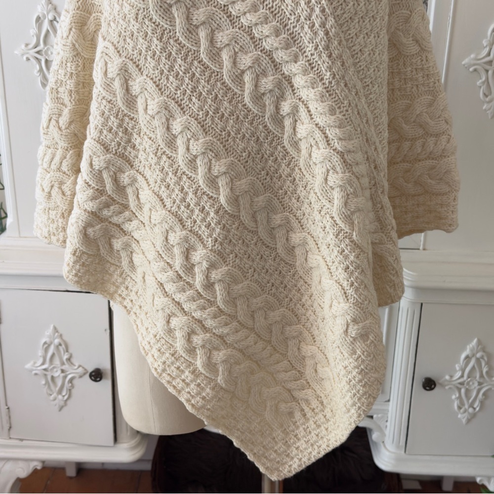 NWT Aran Woollen Mills 100% Pure Wool Poncho - Picture 3 of 9